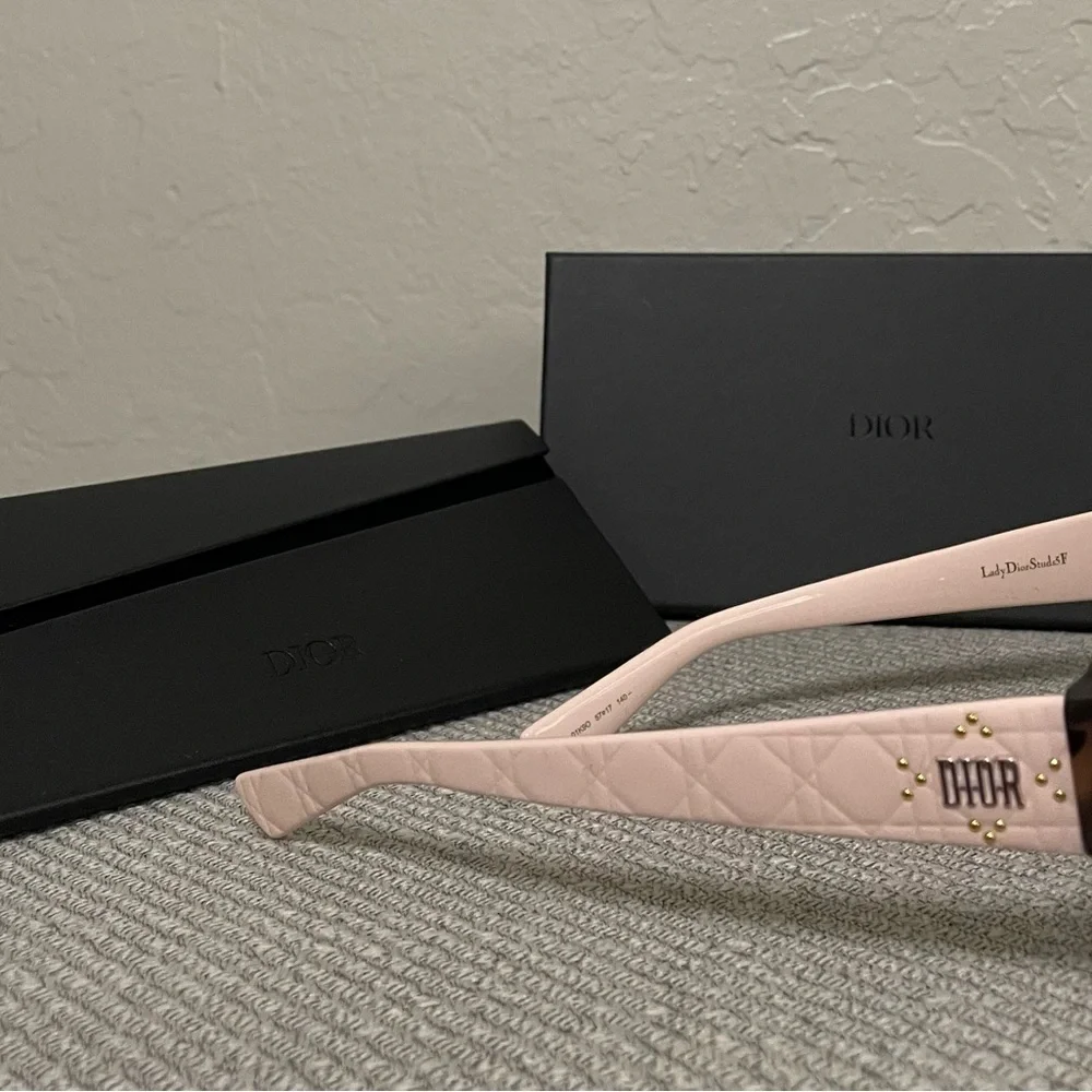 🎉HP🎉New Lady Dior Christian Dior Light Pink💖Studded 57mm Sunglasses Italy